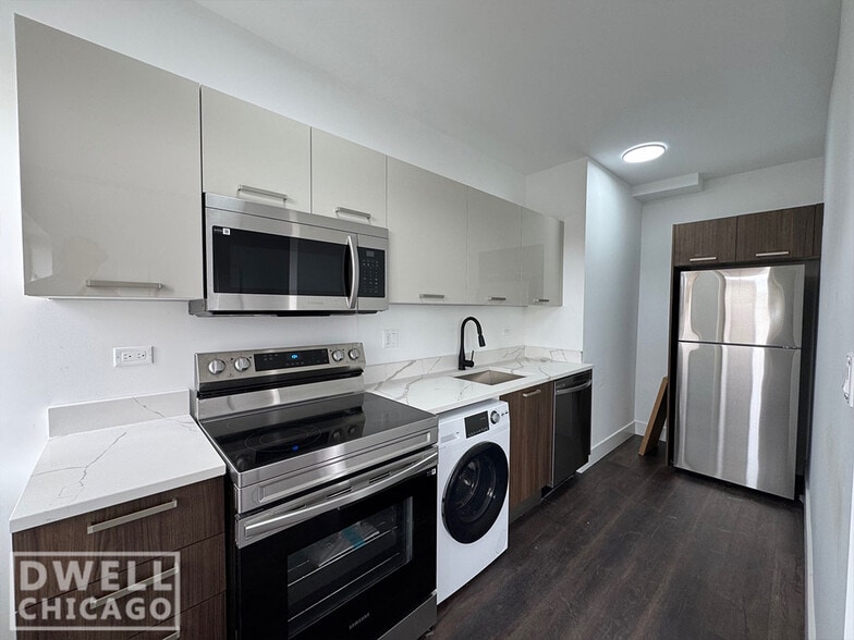 Building Photo - 1555 W Hollywood Ave