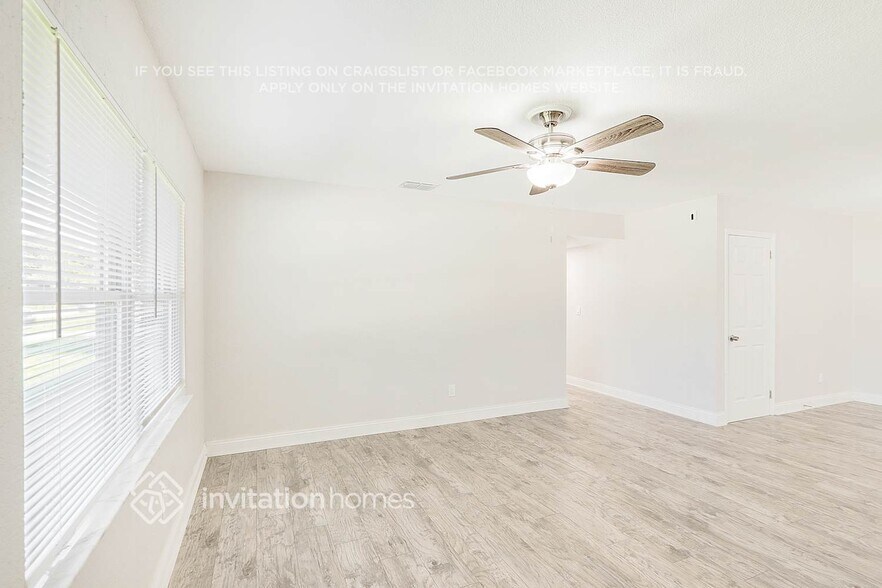 Building Photo - 909 Skyview Dr