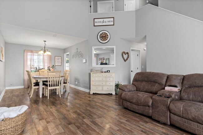 Building Photo - 4 Bedroom Pet Friend Home For Rent Near Dotsonville Road!