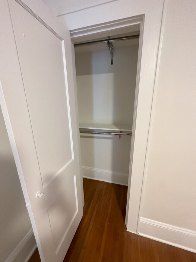 Building Photo - 605 Lamar Ave