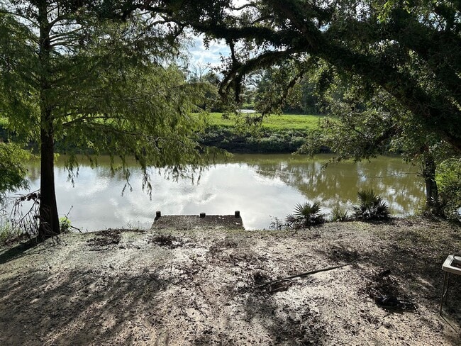 Building Photo - 327 Bayou Rd