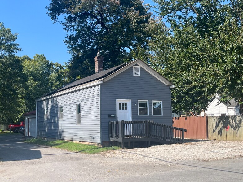 Building Photo - 417 E 18th St