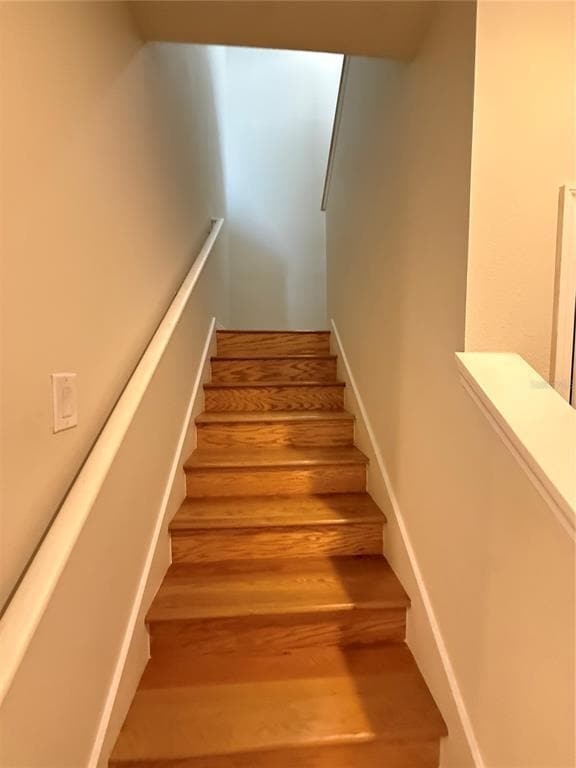 Building Photo - 9154 Hillcroft Dr