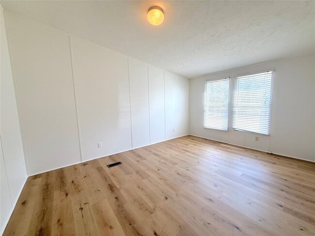 Building Photo - 3063 Co Rd 484