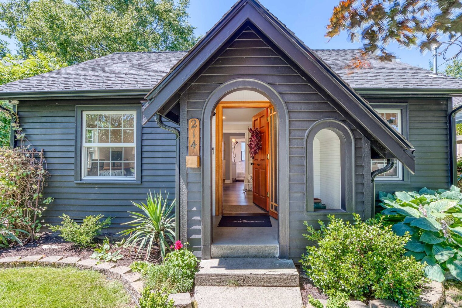 Building Photo - 214 Ave F