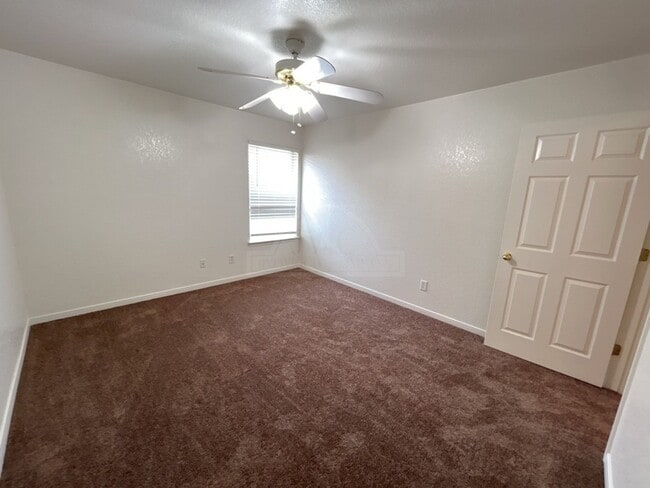 Building Photo - 308 Cedar Ridge Dr