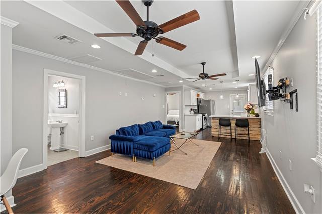 Building Photo - 906 Flood St