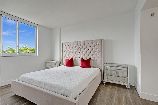 Primary Photo - 2775 NE 187th St