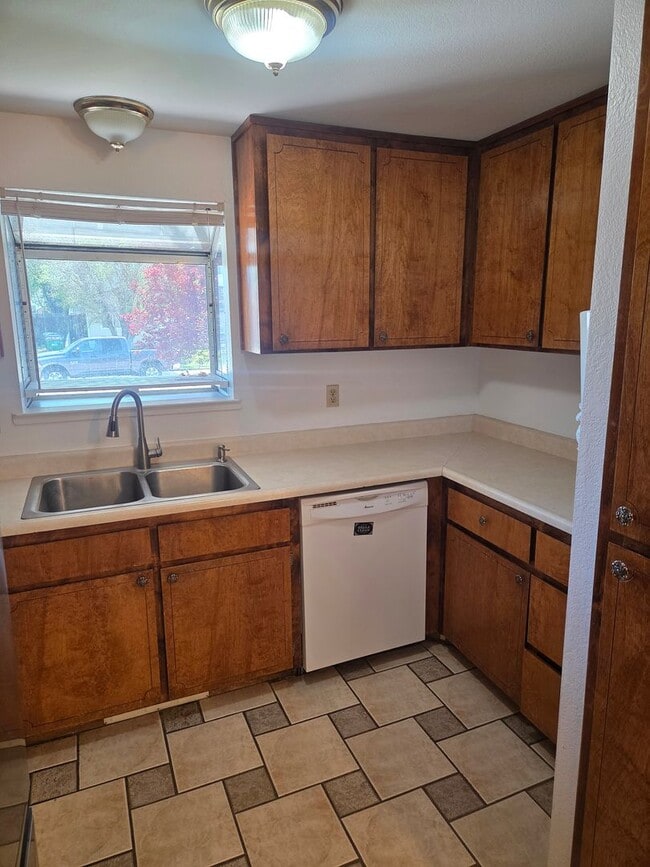 Building Photo - Pet-Friendly 3BR Home in Carson City with Yard & Modern Updates