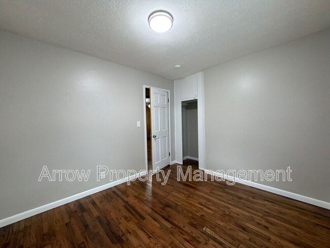 Building Photo - 2122 N 32nd St