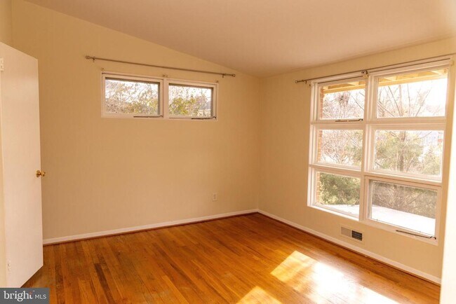 Building Photo - 6519 Byrnes Dr