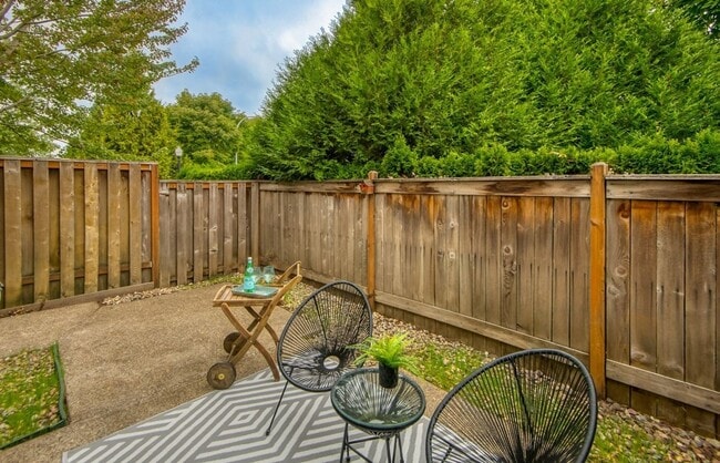 Building Photo - Beautiful Upscale End Unit Townhome with Lots of Updates! Walking Distance to Shopping & More!