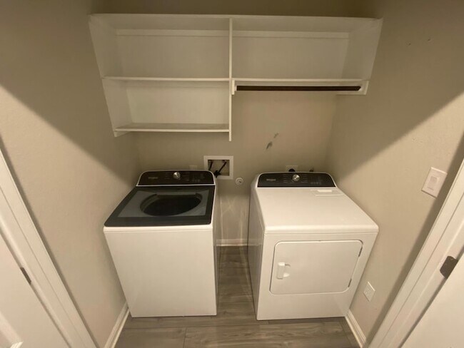 Building Photo - 10301 Mager Ln