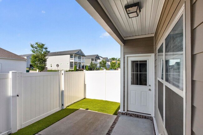 Building Photo - 1525 White Tip Ln