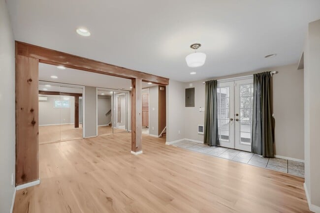 Building Photo - Charming 1bed/2bath Home with Lowel Level Bonus Room in West Seattle!