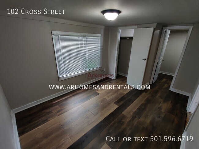 Building Photo - 102 Cross St