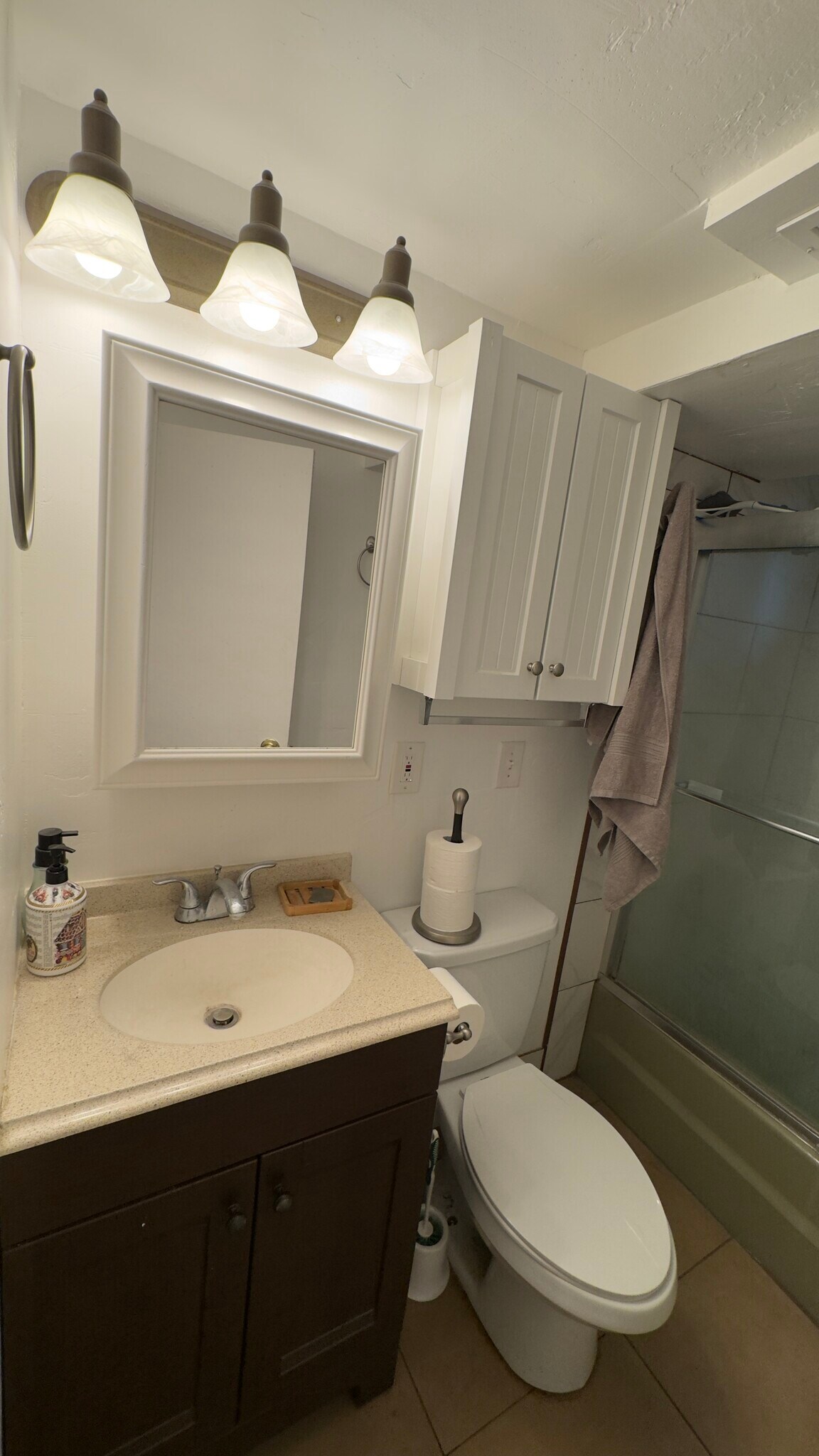 Building Photo - 726 Logan Ave S