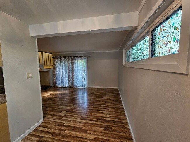 Building Photo - Unique FREESTANDING 2 Bed/ 1.5 Bath Townhome in Mountain View