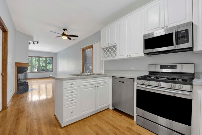 Building Photo - 1339 N Greenview Ave