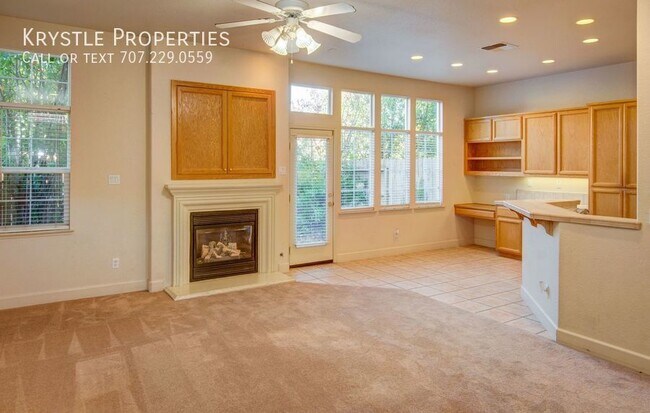 Building Photo - Spectacular property in Vallejo's Gated Ti...