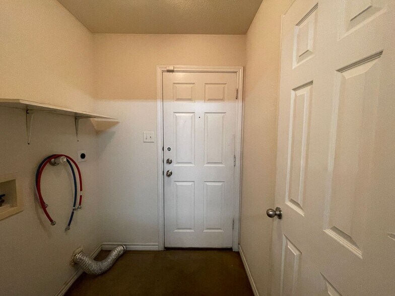 Building Photo - 4006 Cambridge Dr
