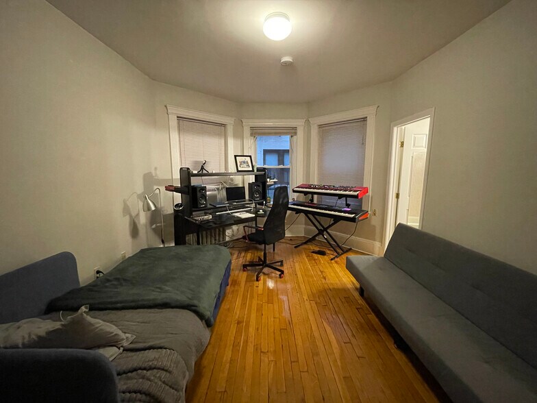 Building Photo - 59 Hemenway St