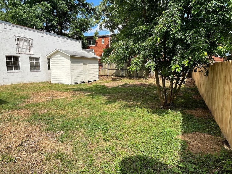 Building Photo - 5207 38th Ave