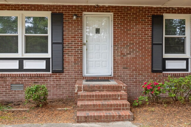 Building Photo - 110 Moore Rd