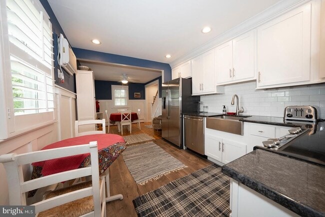 Building Photo - 533 Monument Ave