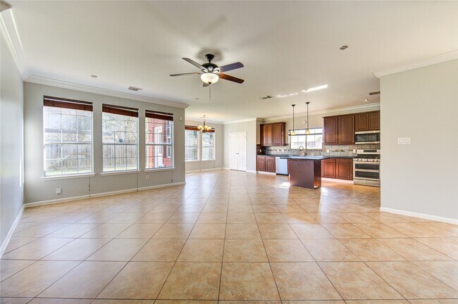 Building Photo - 5527 Gatesprings Ln