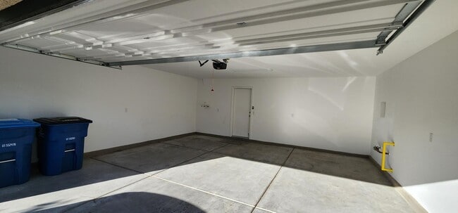 Building Photo - 6139 Rathbone St