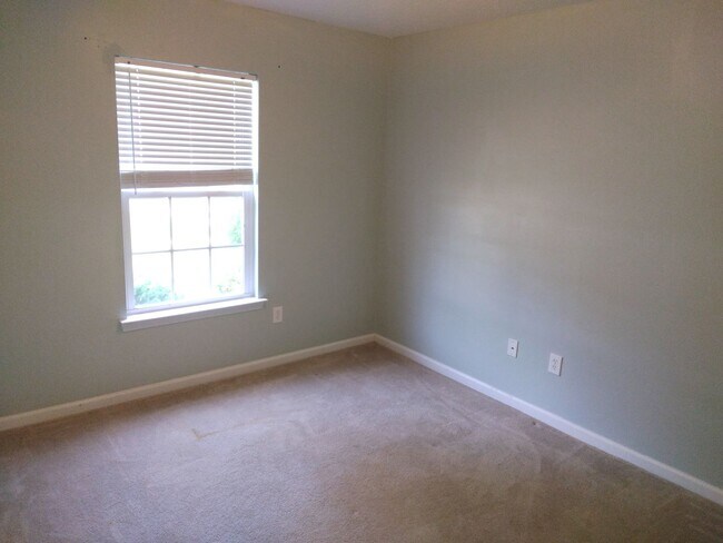 Building Photo - $1,995 - Pet Friendly, 3 Bedroom, 2 Bath H...