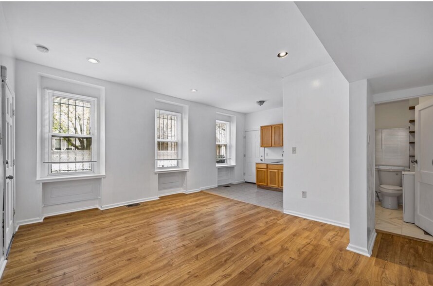 Building Photo - 3800 Spring Garden St