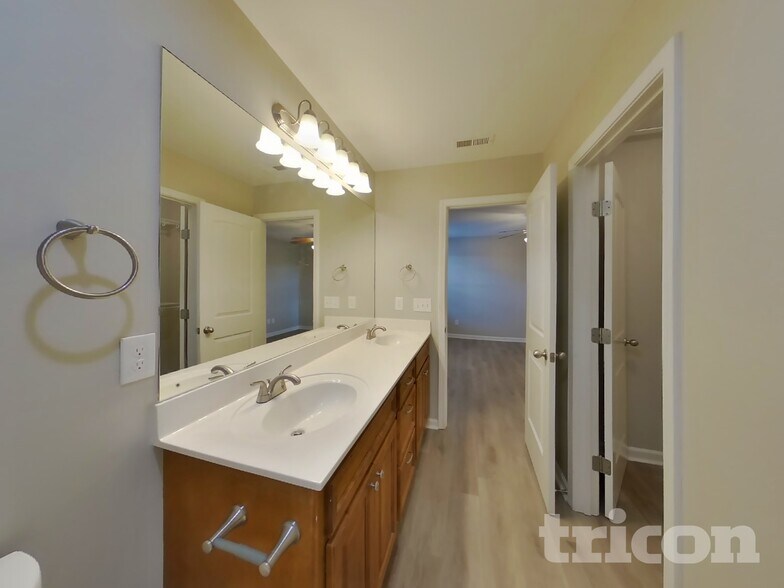 Building Photo - 414 Niagra Ln