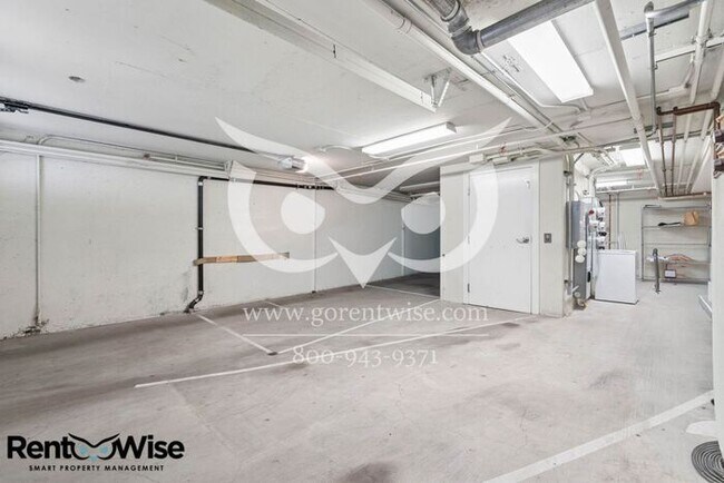 Building Photo - 727 Moraga St