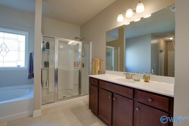 Building Photo - 7206 Lathan Dr SE