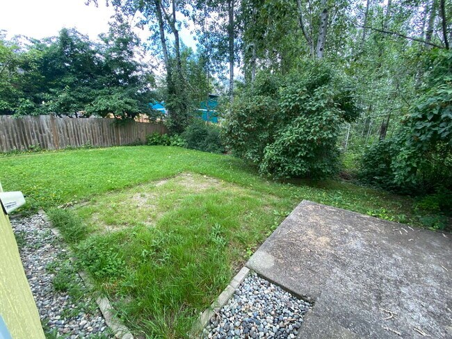 Building Photo - Quiet 3-Bed, 2.5-Bath Home with Large Backyard and Pet Friendly