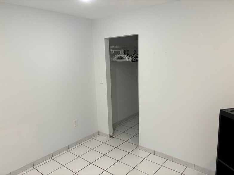 Building Photo - 6700 SW 40th St