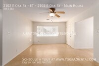 Building Photo - 2102 E Oak St