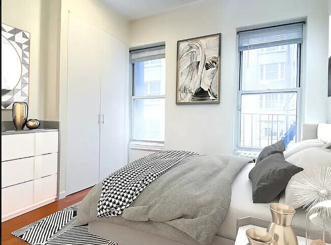 Building Photo - 129 W 56th St