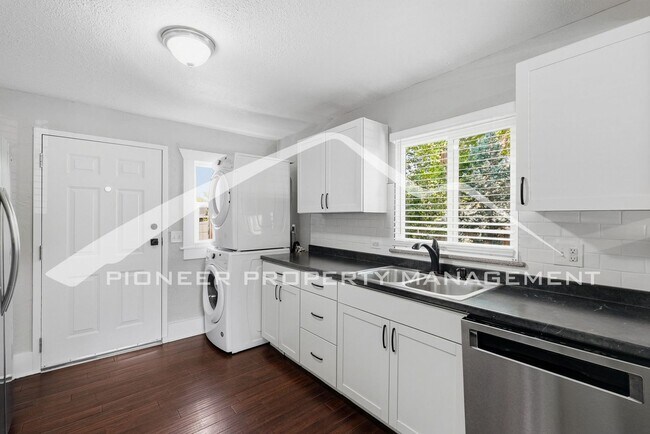 Building Photo - Spacious Home with 2 Kitchens and Central AC