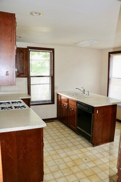 Kitchen - 525 N 5th St