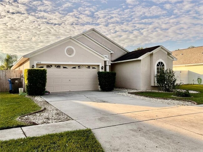 Building Photo - 1442 Lake Shore Ranch Dr