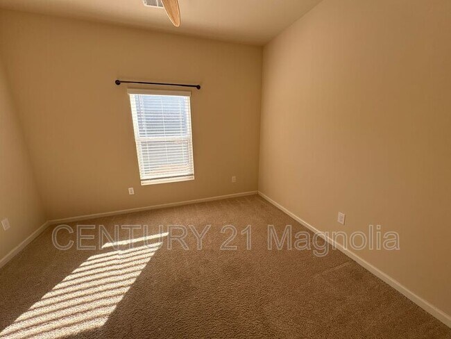 Building Photo - 3061 White Gate Lp