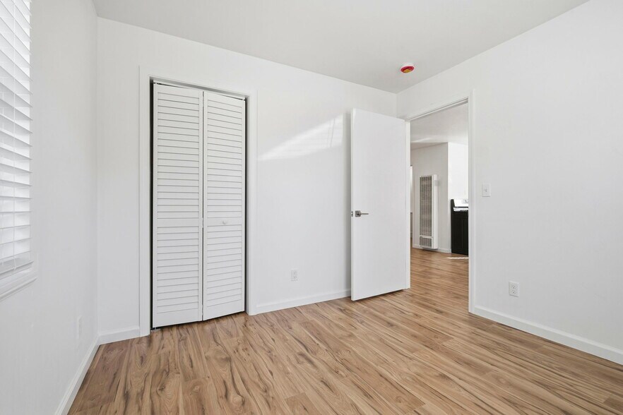 Building Photo - 114 Park Ave