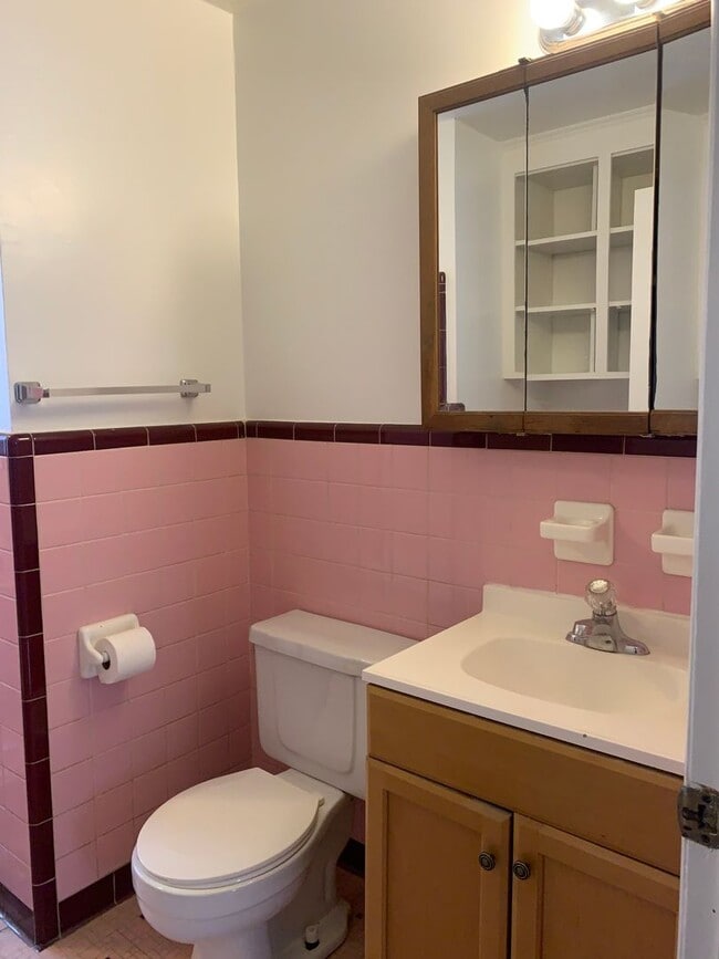 Building Photo - 2-Bedroom, 1-Bath House