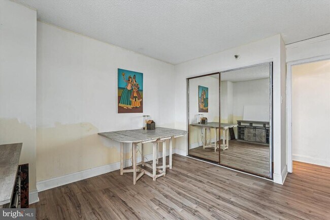 Building Photo - 7401 Westlake Terrace