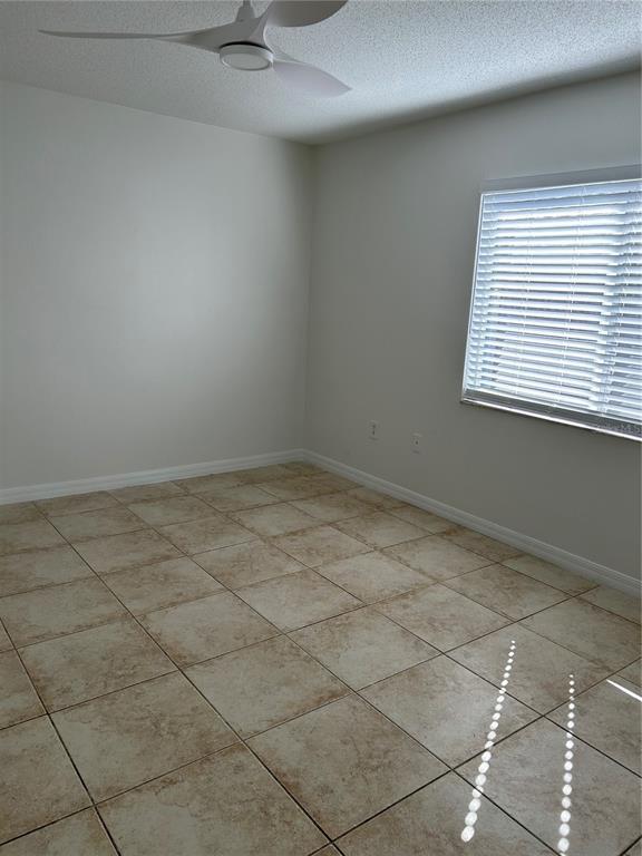 Building Photo - 1515 Silktree Ct