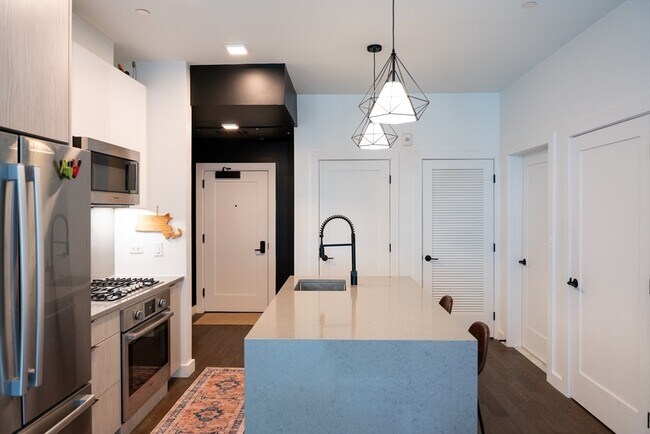 Building Photo - 2 Sinclair Rd