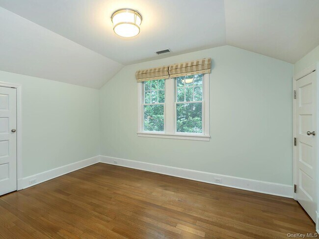 Building Photo - 29 Birch St